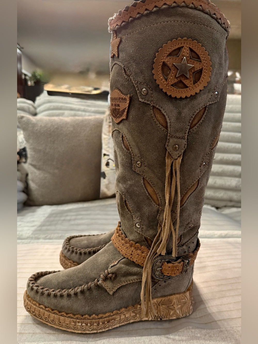 NIB- El Vaquero Mirea calf suede Wedge Moccasin Boots. Size 38. (US 7.5-8) - Picture 3 of 6